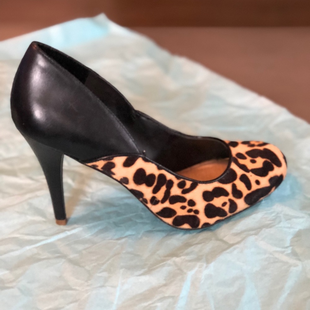 Black & animal print pumps